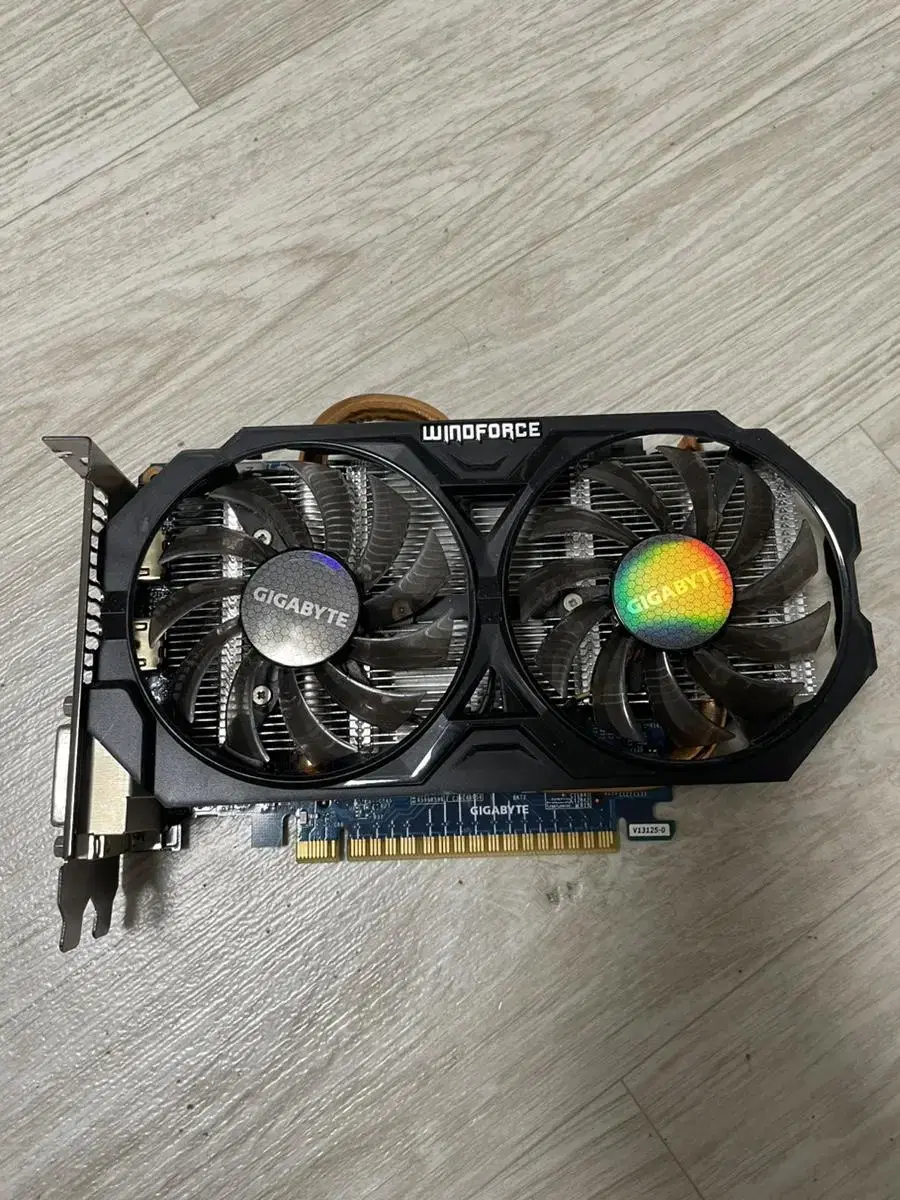 기가바이트 윈드포스 750ti 그래픽카드